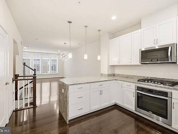5th image of 8033 Tribeca St