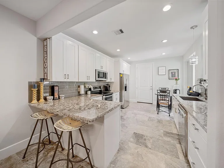 656 N Eldridge Pkwy — Photo 9