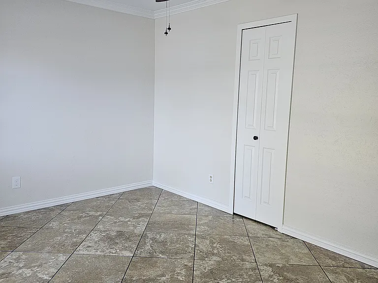 617 Country Ln — Photo 16