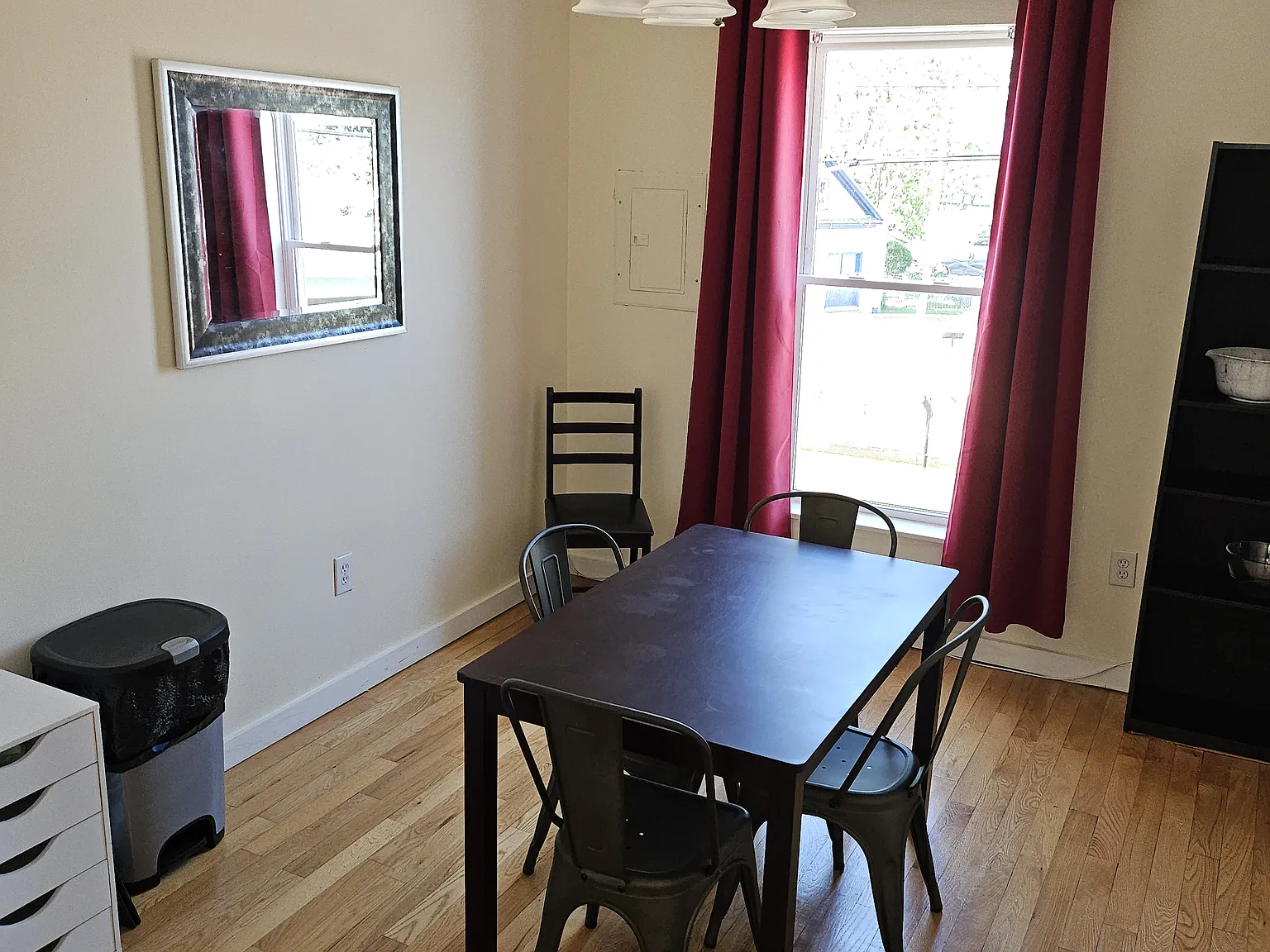 3 bed, 1380 sqft, $2,000 — Photo 1
