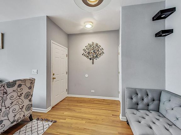 4th image of 4507 S Lake Park Ave APT 1S