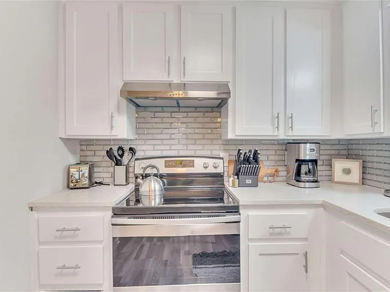 6340 McCollum Ln — Photo 9