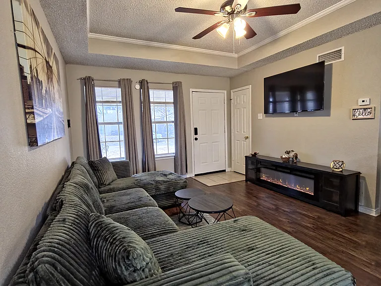 Briar Creek Dr — Photo 5