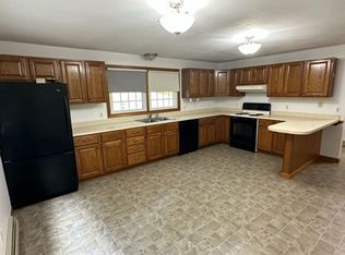 5 Meadow Lark Ln #B, Goffstown, NH 03045