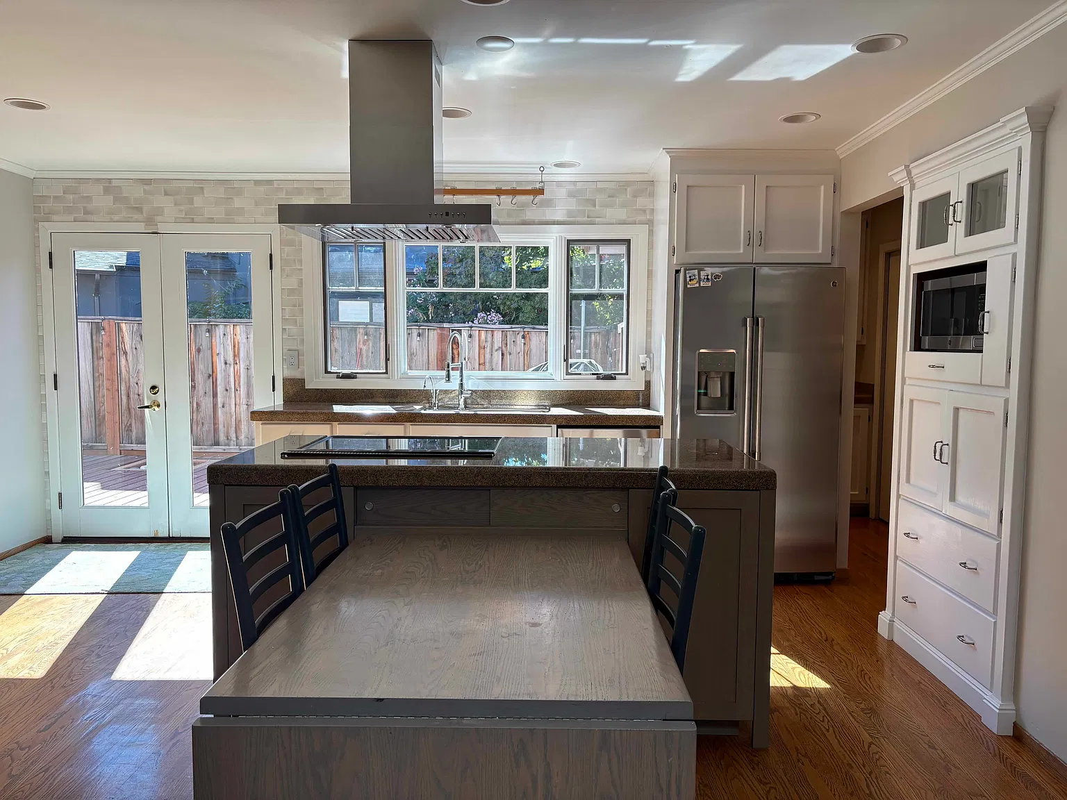 4 bed, 2810 sqft, $12,000 — Photo 4