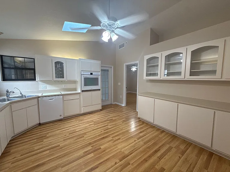 2216 NE 39th Ave — Photo 15