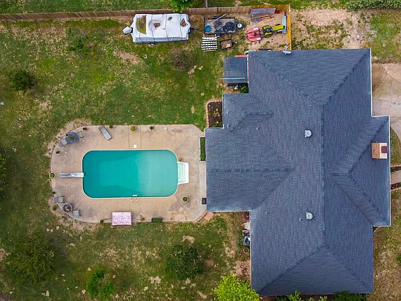 3rd image of 18121 Adele Ln