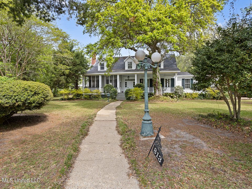 1st image of 813 Harbor Ln