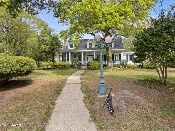 813 Harbor Ln, Pascagoula, MS 39567