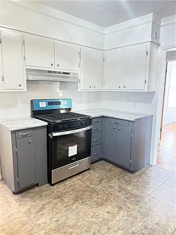 105 Hudson St — Photo 4