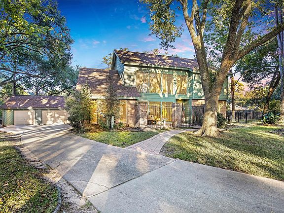 2nd image of 8211 Arrow Cove Ct