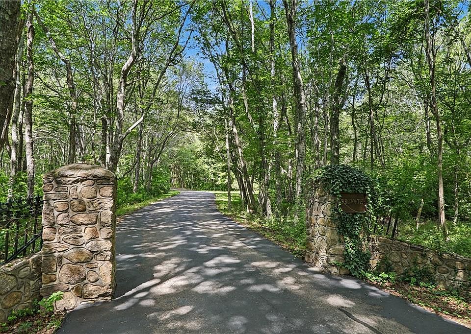 1st image of 555 Carpenter Ln