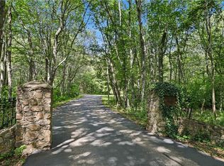 555 Carpenter Ln, Saunderstown, RI 02874