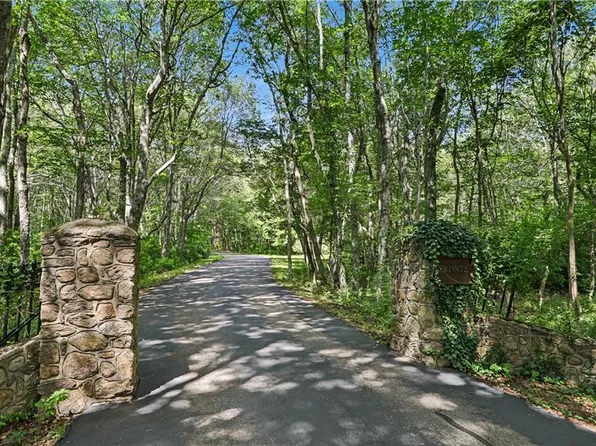 555 Carpenter Ln, Saunderstown, RI 02874