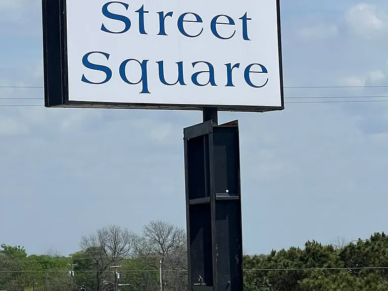 Gray Street Square — Photo 14