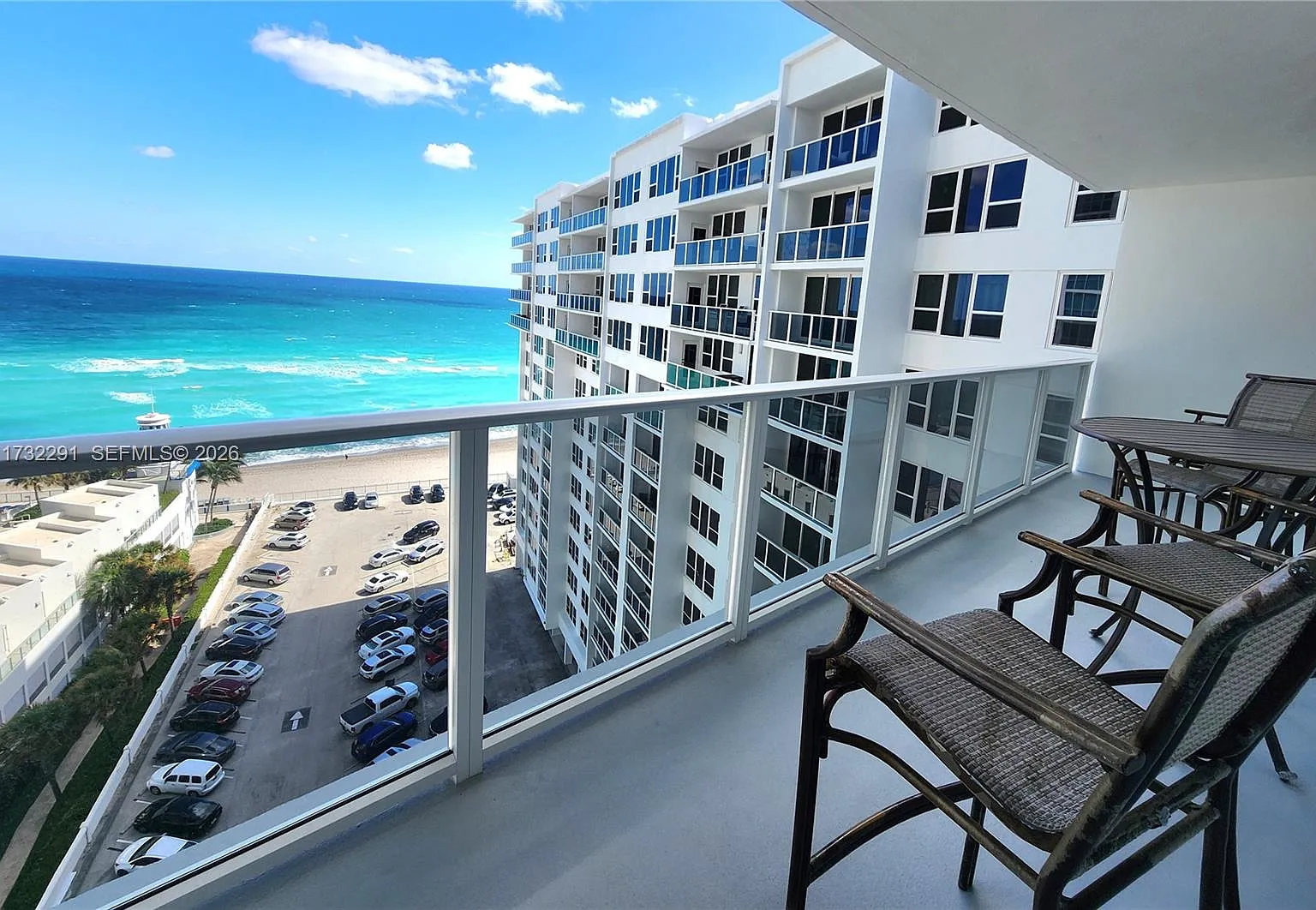 Alexander Towers Condo — Photo 3