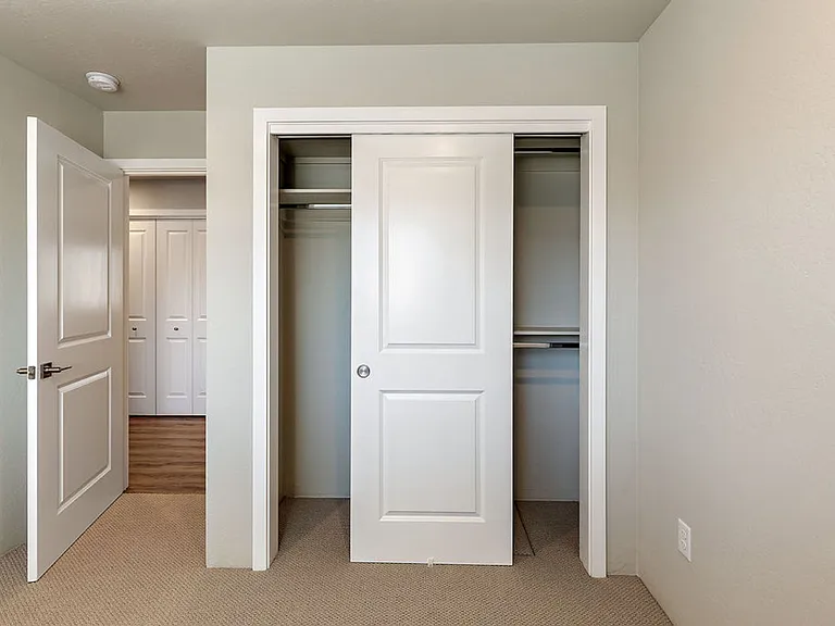405-415 E Rapp Rd — Photo 11