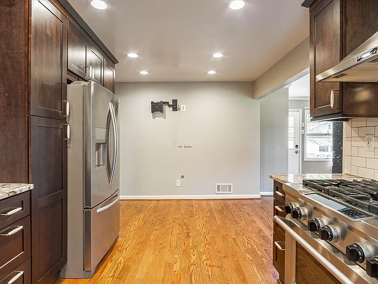 Sherwood Ct — Photo 17