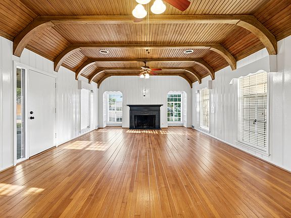5th image of 8561 Strathmore Dr