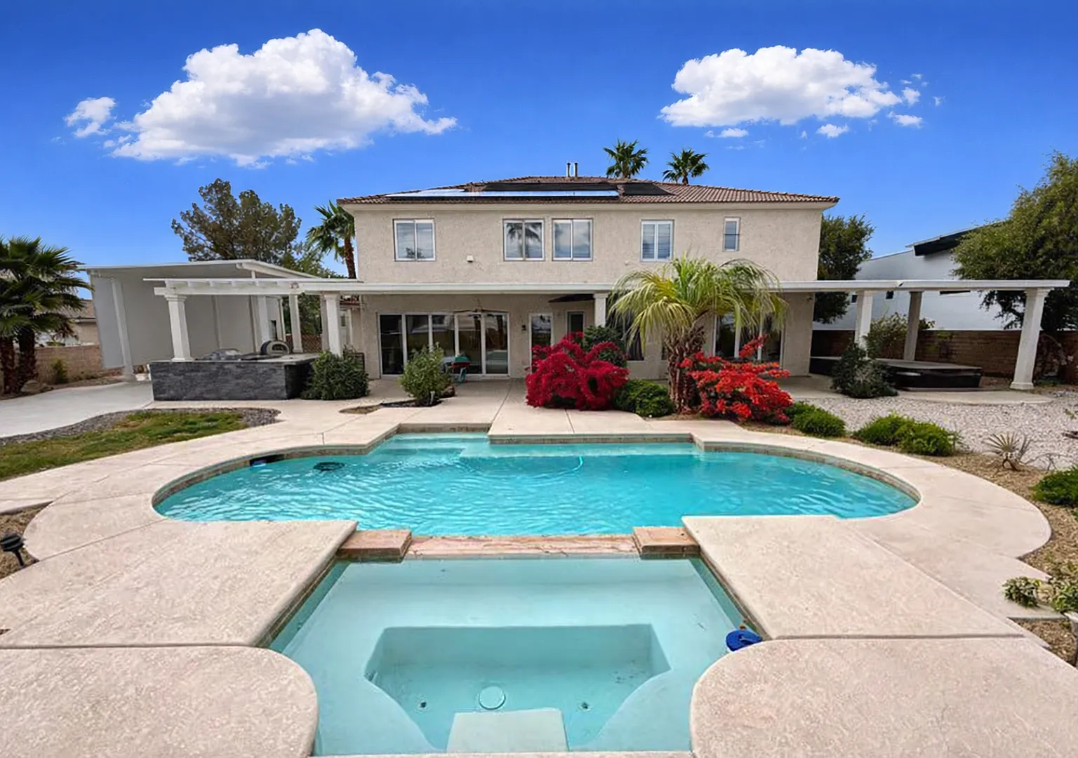 Northwest Valley 6 bdr 4400 sq ft with RV parking, pool, covered patio - all on a 1/2 acre lot! — Photo 3