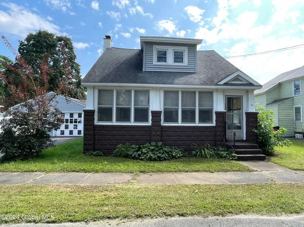 11 Pender Street, Hudson Falls, NY 12839