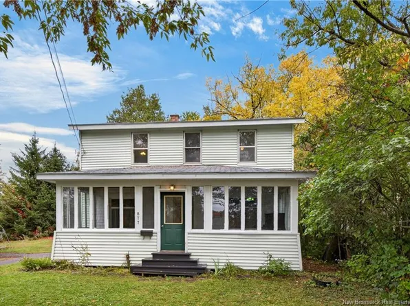877 Barker St, Fredericton, NB E3A 3K4
