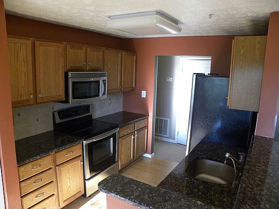 Updated Kitchen- ceramic top oven, convection Microwave
