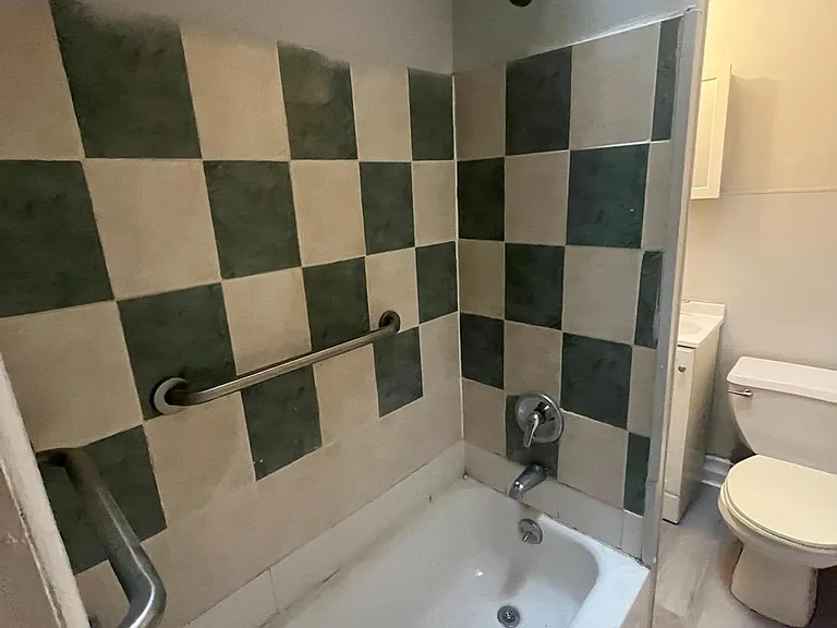 814 Upland St — Photo 14