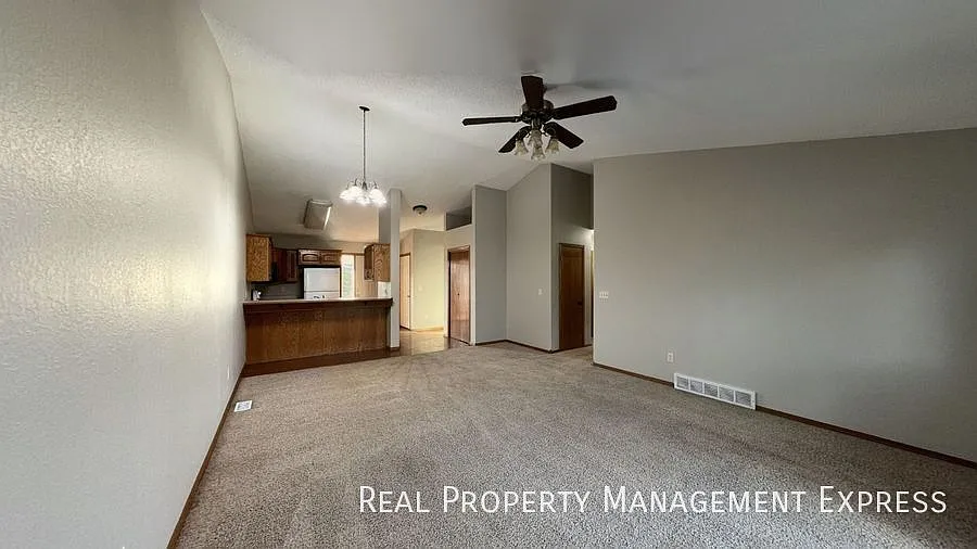 Building Photo - 1608 S Campbell Trl