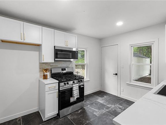 5th image of 3905 N Spruce Ave