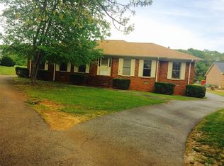 618 N Pine Hill Rd, Griffin, GA 30223