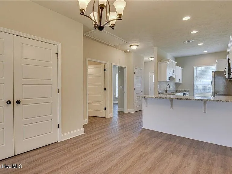 544 Hardy Point — Photo 8
