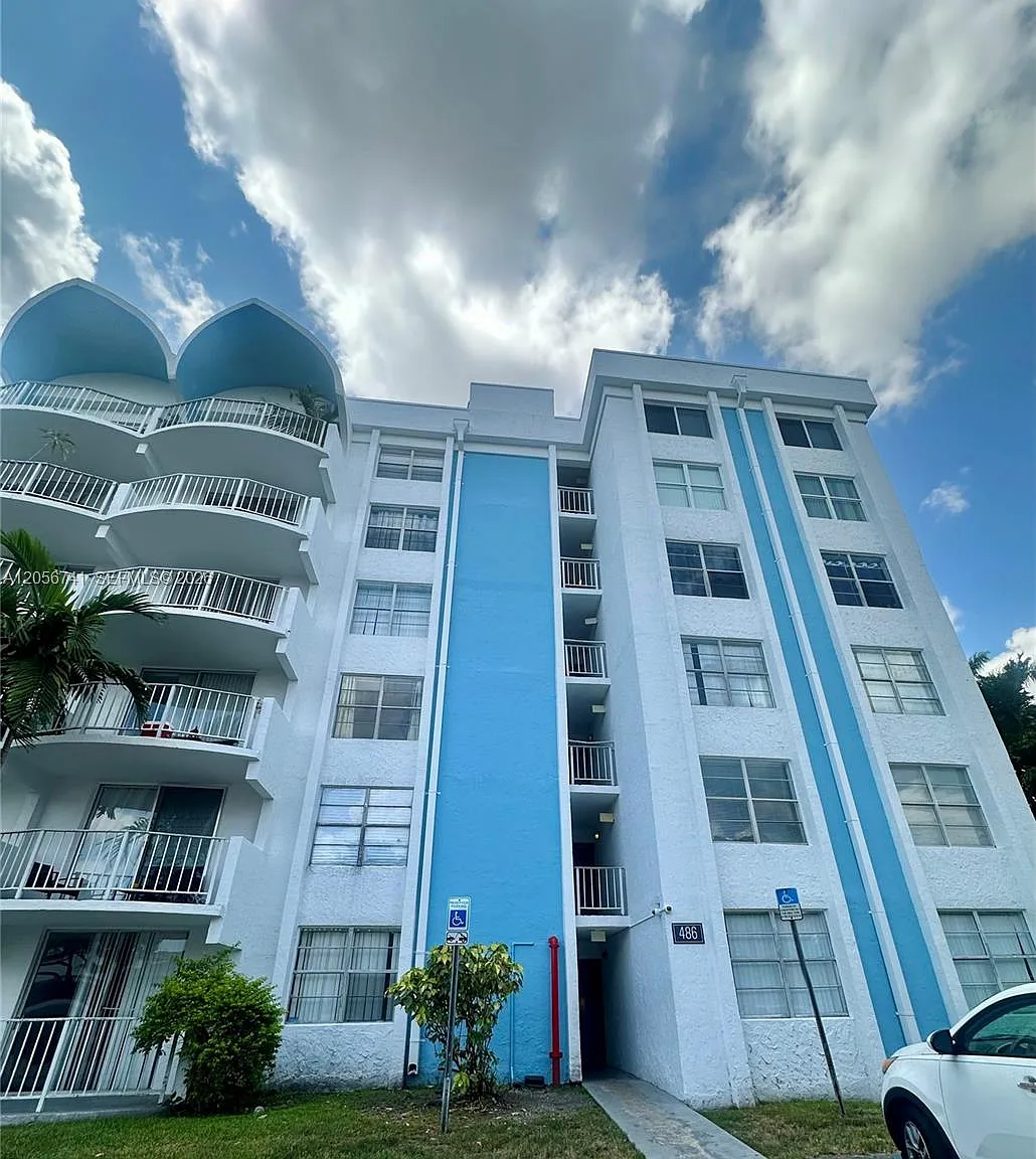 Montecarlo Condo — Photo 1