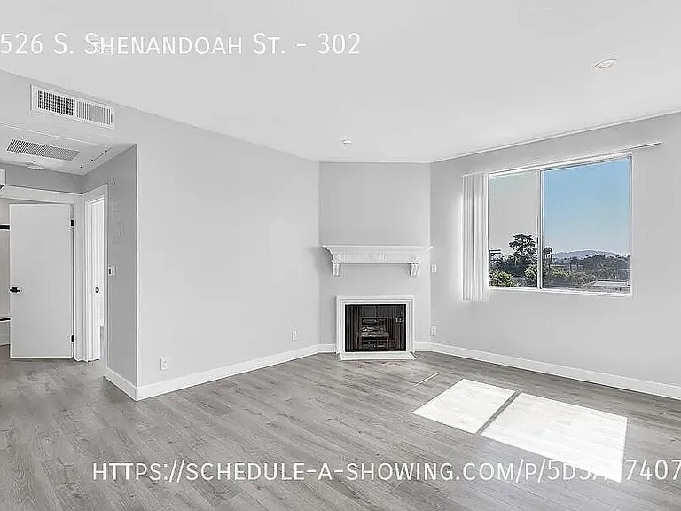 1526 S Shenandoah St #302 — Photo 2