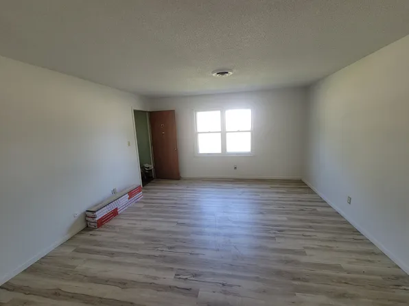 400 N Mulberry St APT A, Abilene, KS 67410