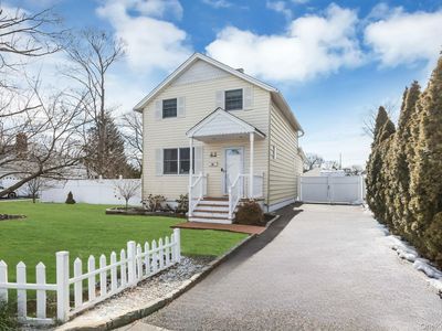 48 E Madison Street, East Islip, NY, 11730