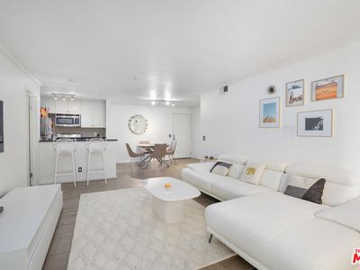 7320 Hawthorn Ave APT 211, Los Angeles, CA, 90046
