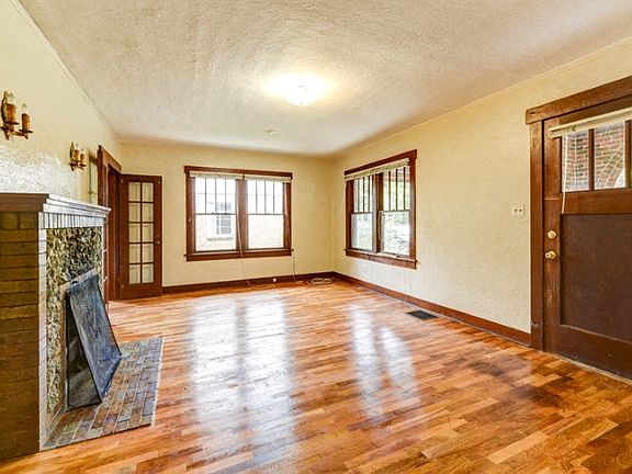 928 9th Street Up Living Room