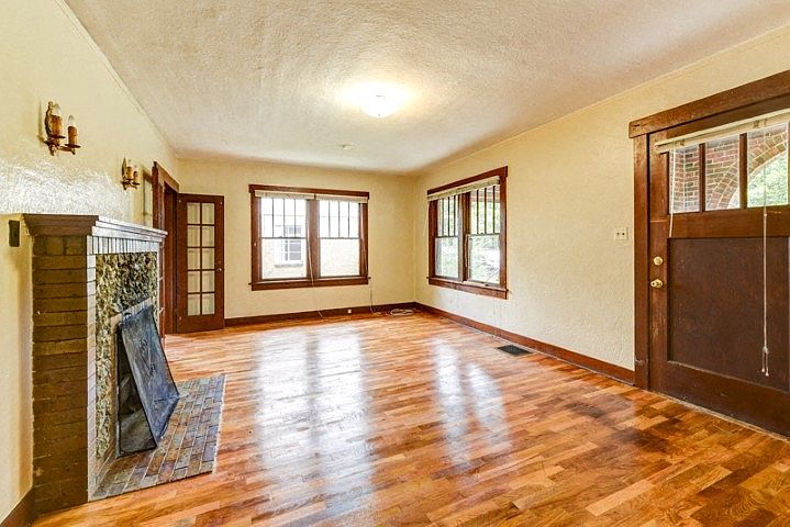 928 9th Street Up Living Room