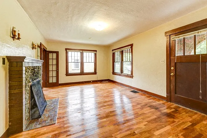 928 9th Street Up Living Room