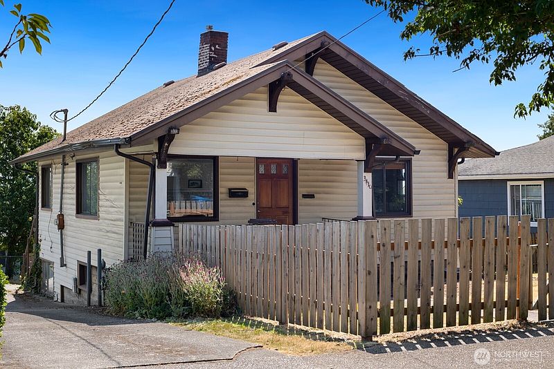 4th image of 3410 37th Avenue SW
