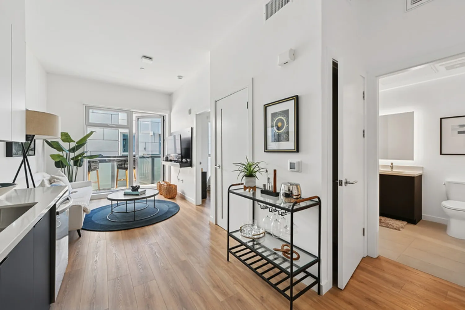 Evani 3223 Wilshire — Photo 4
