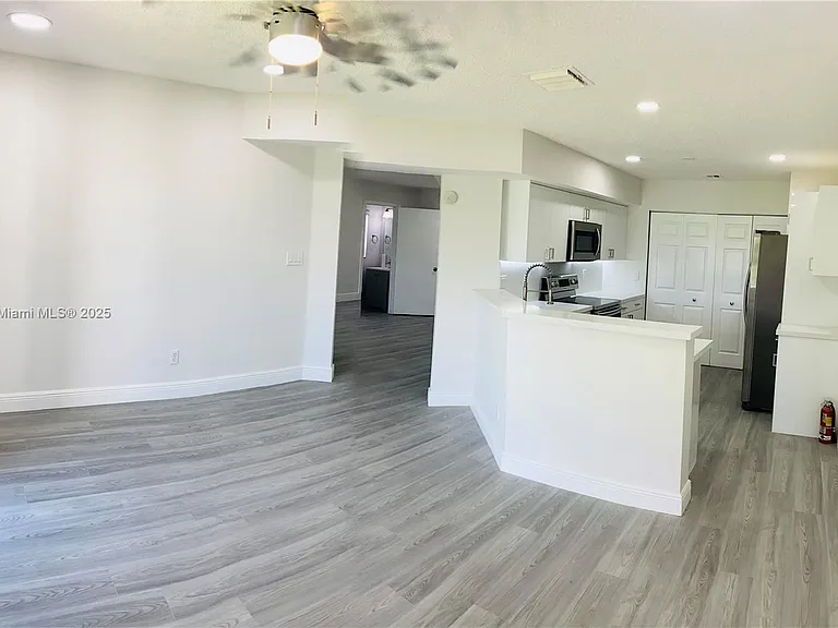 12498 SW 54th St — Photo 3