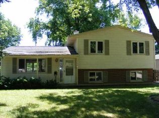 36561 N Edgewood Dr, Gurnee, IL 60031