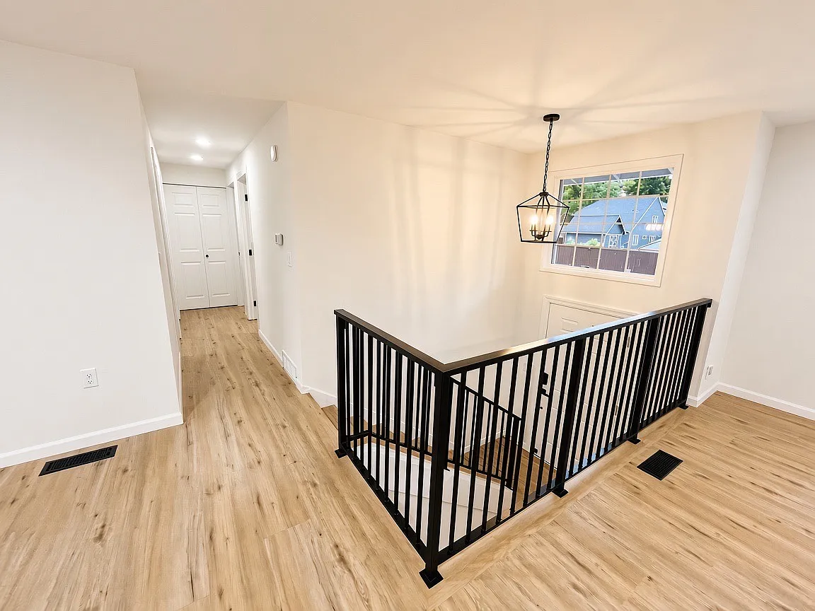 4 bed, 1850 sqft, $3,200 — Photo 3