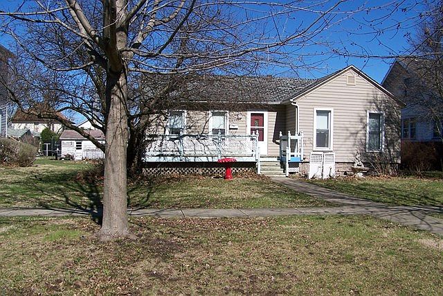 1st image of 204 E Elm St