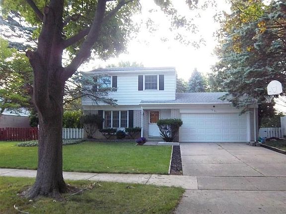 2nd image of 1061 Louise St