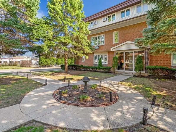 816 W Saint James St APT 1E, Arlington Heights, IL 60005