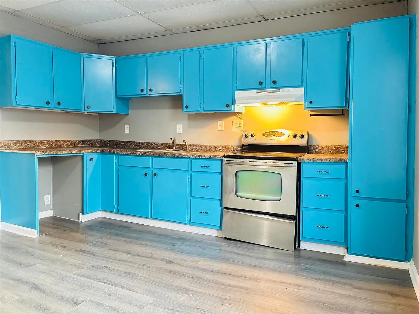 401 Gardner St — Photo 3