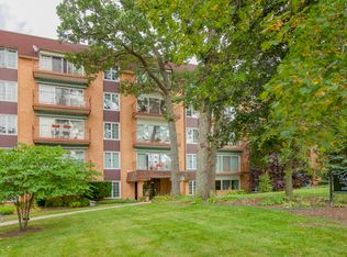 441 N Park Blvd APT 2F, Glen Ellyn, IL